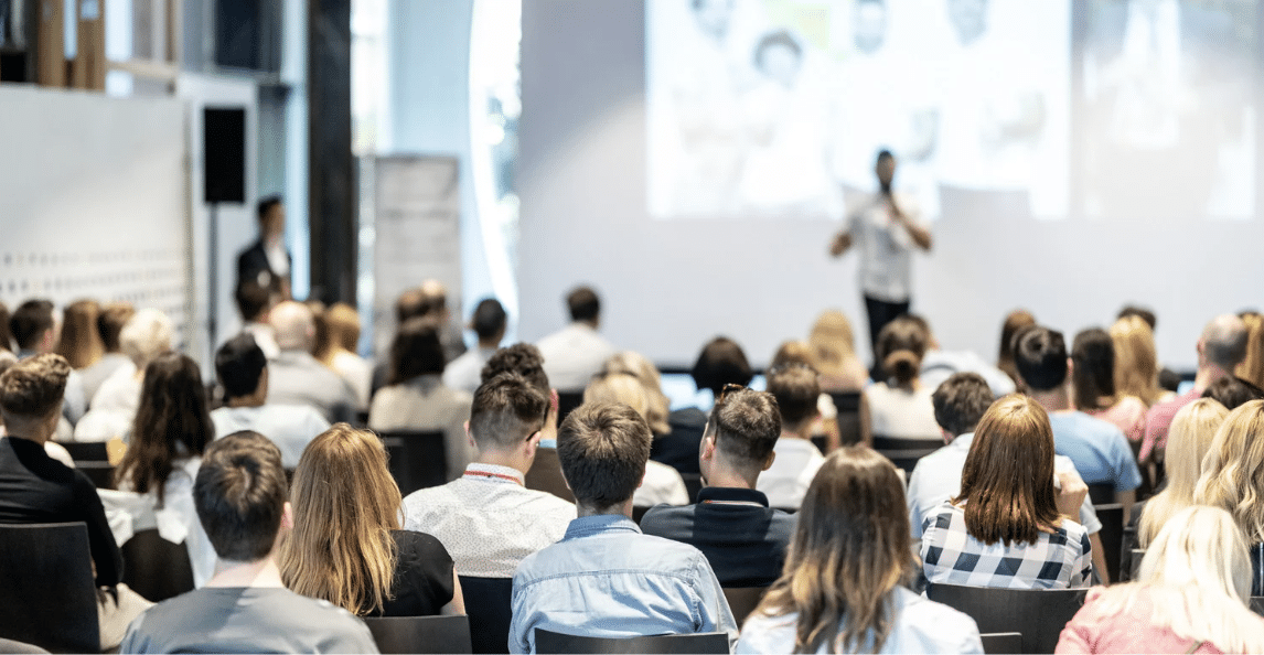 Seminarium med publik i kontorshotell