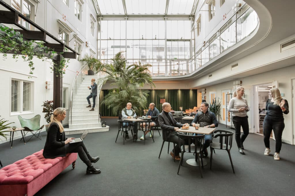 Ljus kontorsmiljö hos Quick Office
